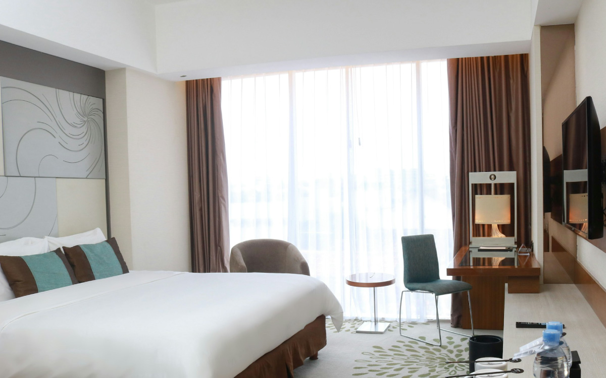 Stay secure without sacrificing service body image showing a hotel room